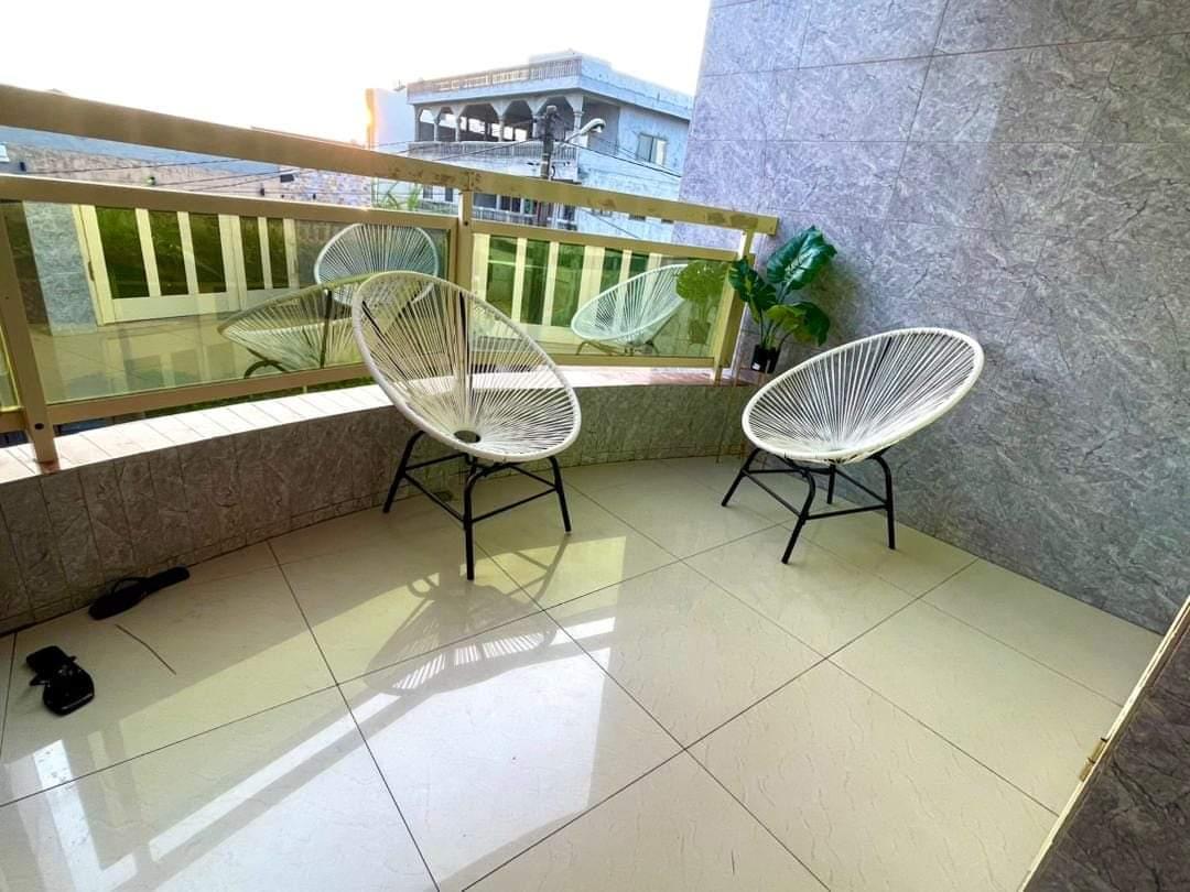 Location meublée d'un Appartement de 3 pièce(s) à 40.000 FCFA : Littoral-Cotonou (Fidjrossè )